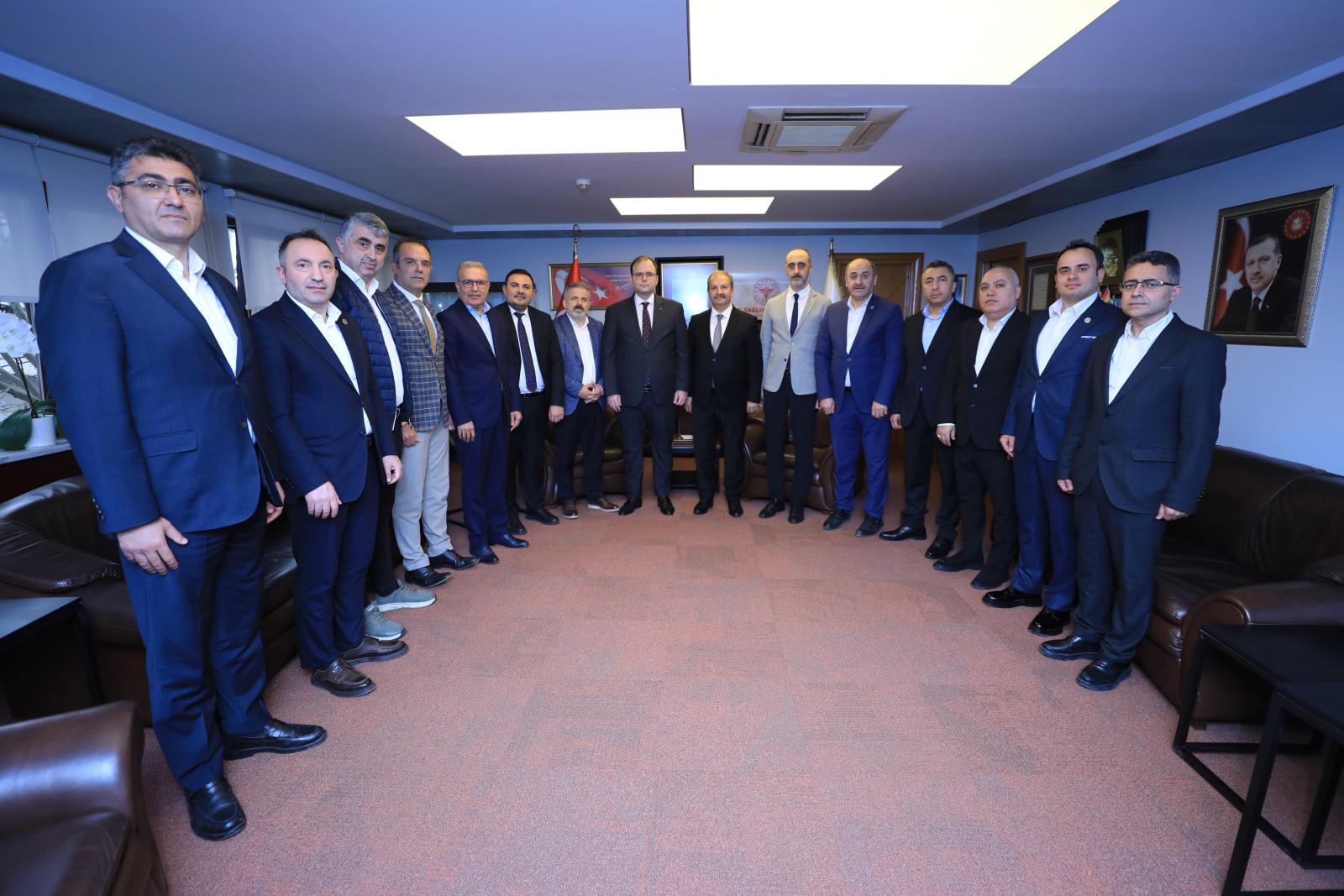 "En Yoğun Hastanede de En Ücra Köşedeki ASM’de de Sağlık-Sen Var"