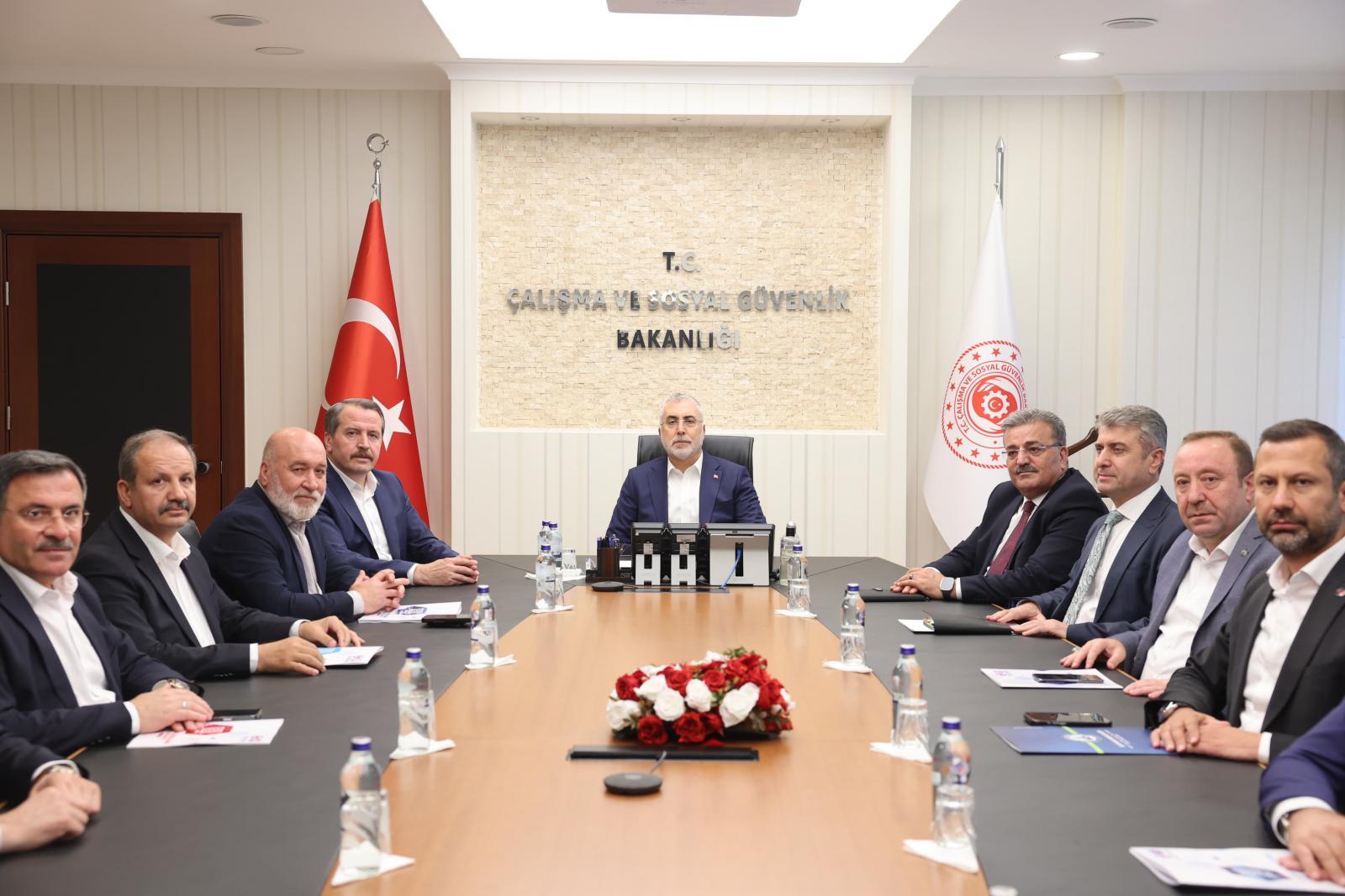 Sağlık-Sen’in Toplu Sözleşme Talepleri Çalışma Bakanlığı’na Sunuldu